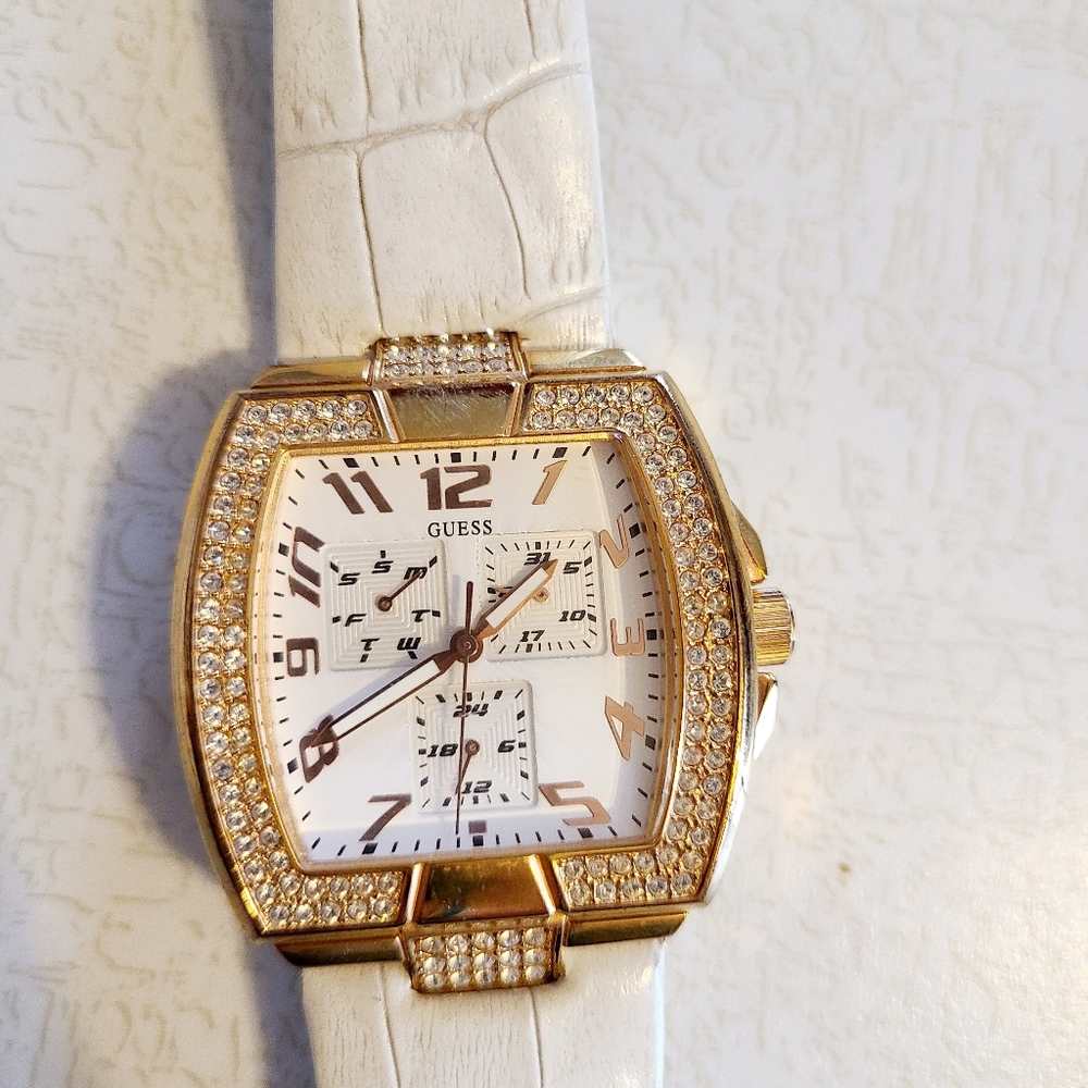 GUESS Watch - Picture 2 of 2